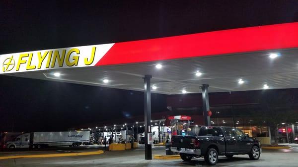 Full of truckers... Showers are available.