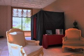 Our custom large booth can fit lots of people, making it the most fun. Customizable to match your color theme.