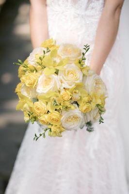 yellow and cream bridal bouquet