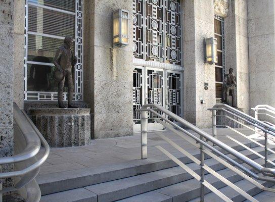 Life size sculptures of the Allen Brothers in front of Houston City Hall