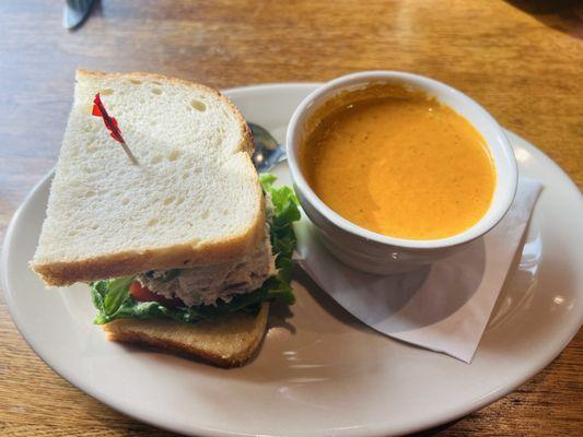 Sammich and soup (lobster bisque) combo.