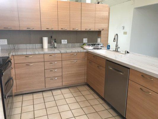 Note the incredible way Jim matched the of the grain from the drawers to the cabinets next to them throughout the project.