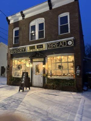 The Black Walnut Artisan Bread