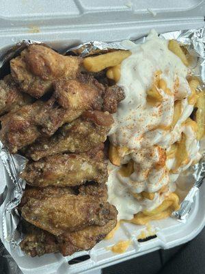 Garlic Parmesan wings with cheese Ranch fries