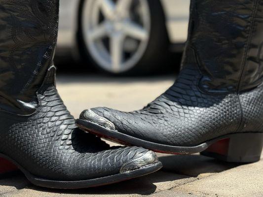 Johnny's Shoe Service and Alteration