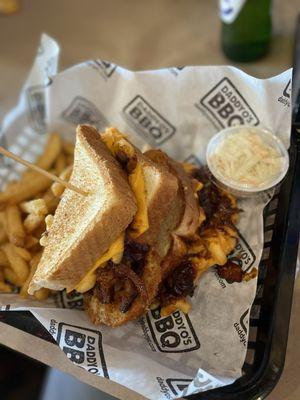 THE STATEN ISLAND BOMBER Blend of short rib, brisket, pulled pork stuffed with mac and cheese, on Texas toast w/ onion rings