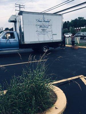 Daves Roadside Seafood Truck