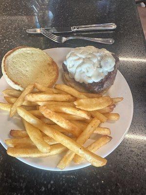 Lucky’s Sports Bar