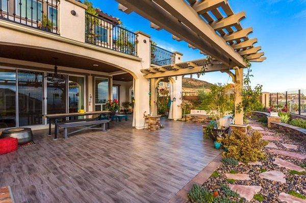 Lynnor Benson- Realty One Group