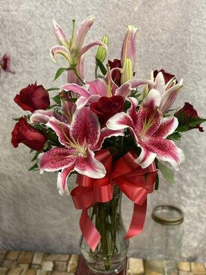 Roses & More Florist