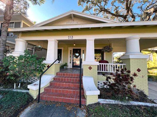 Books, stationery, creative classes, community meet ups and more at our South Howard Campus. Two historic bungalows waiting for your visit.