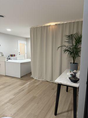 A peek inside Oasis Hydration & Wellness sanctuary to capture serenity to enhance wellness, recovery, and rejuvenation.