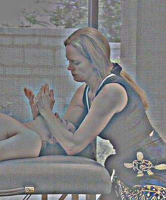 Me doing  Sacred Lomi Massage (Hawaiian Style Massage ) This was at a Health Fair Expo. Beautiful Hawaiian music &aromatherapy.