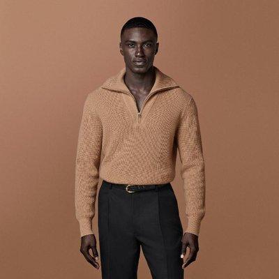 This mid-brown half-zip sweater is tailored to a slim fit and features a ribbed texture, funnel half-zip closure, and long sleeves.