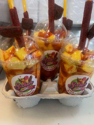 Muy rico todo lo que venden. Recomiendo ese lugar son las mejores mangonear de área dela bahia.