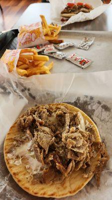 Gryo, with no tomatoes & fries.