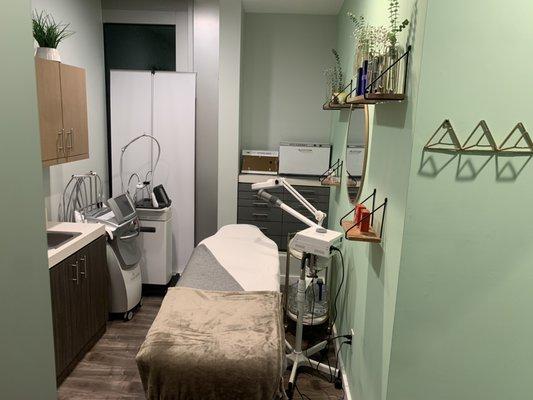 1111 Skin and Body Los Angeles