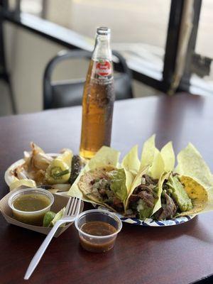 Taco de asada taco de chorizo