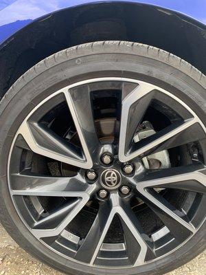 The darker fixed rim