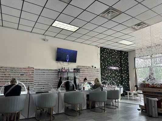 Q Nail & Spa