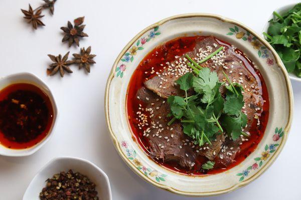 Sliced beef and ox tongue in chilli sauce