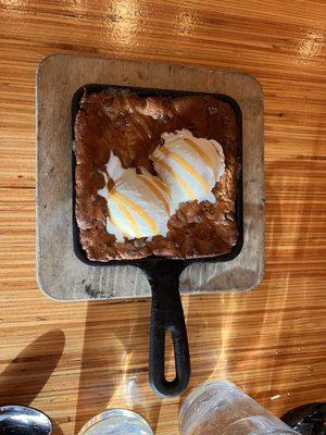 Cast iron cookie with caramel and ice cream