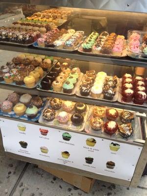 So many cupcakes!