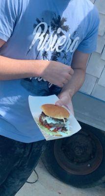 Cheeseburger "all the way"