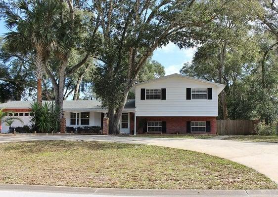 SPACIOUS FAMILY HOME IN DESIRED GOLF COURSE COMMUNITY! CLOSE TO SHOPPING BANKS AND SCHOOLS...