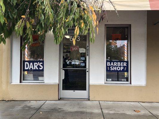 Dar's Barber Shop