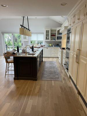 Updated kitchen August 2023
- new floor
- new countertop
- painted cabinets
- replaced cabinet hardware and sink faucets