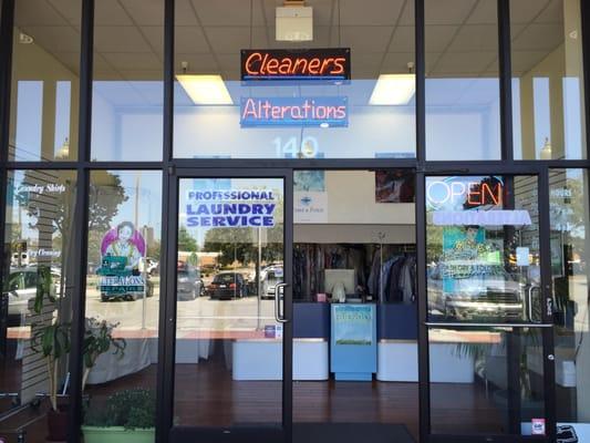 Lara's Cleaners & Alterations