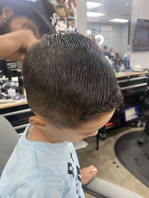 Kids fade short cut with a student barber (end of the cut touch up)