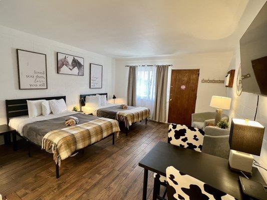 Room 11, has 2 fulls size beds