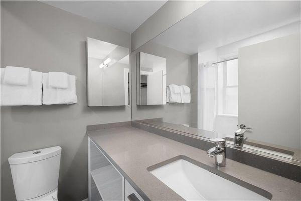 Suite bath