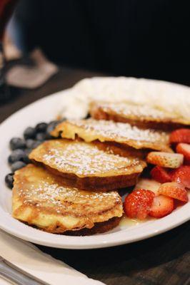 Edmond's French Toast | (ig: @alisa.eats.food) |