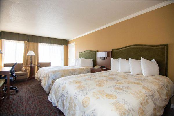 Deluxe Patio Pet Friendly Queen Beds