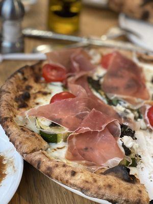 Outstanding pizza! Gluten free crust :)