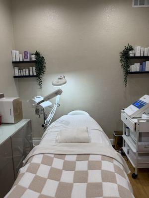 Adriana Skincare Esti