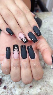 Lee Nails