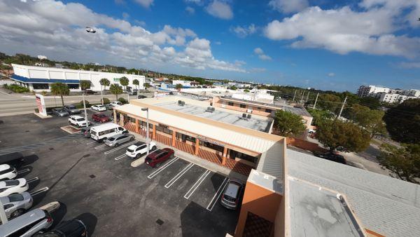 Servicio para todo tipo de techos residenciales y comerciales
Services for all types of residential and commercial roofs