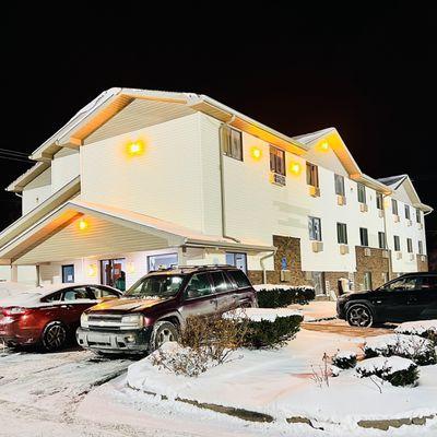 Super Inn by OYO Lansing MI