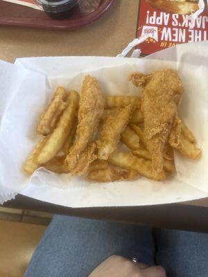 this is my #7 3 piece chicken strip meal, this is just sad honestly and i wasn't the only one in the store who got ripped off,