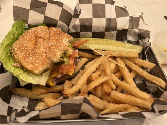 We ordered bacon cheeseburgers, but waitress said we didn't.