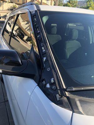 Broken pillar molding