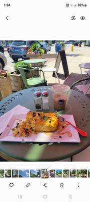 Delicious iced coffee and Mac n cheese!