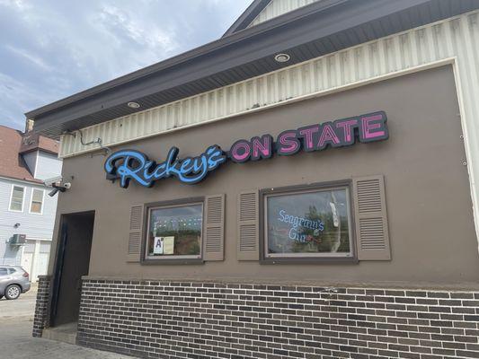 Ricky's On State