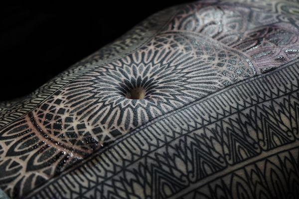 ornate stomach tattoo