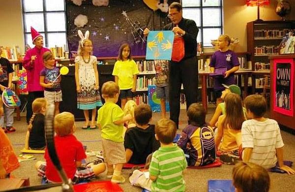 Dr. GEE's Magic and Balloons