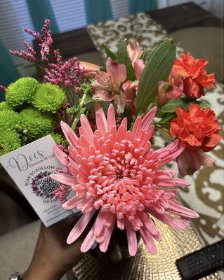 Dee's Flowers & Gifts